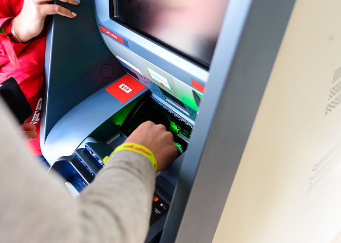 Alfa Future People: бесконтактные банкоматы OKI и платежные браслеты