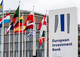 Европейские компании и правительства недостаточно инвестируют в ИИ и блокчейн – ЕИБ
