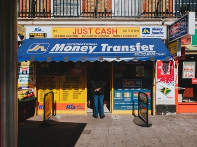 Системы денежных переводов вводят лимит на переводы в некоторые страны