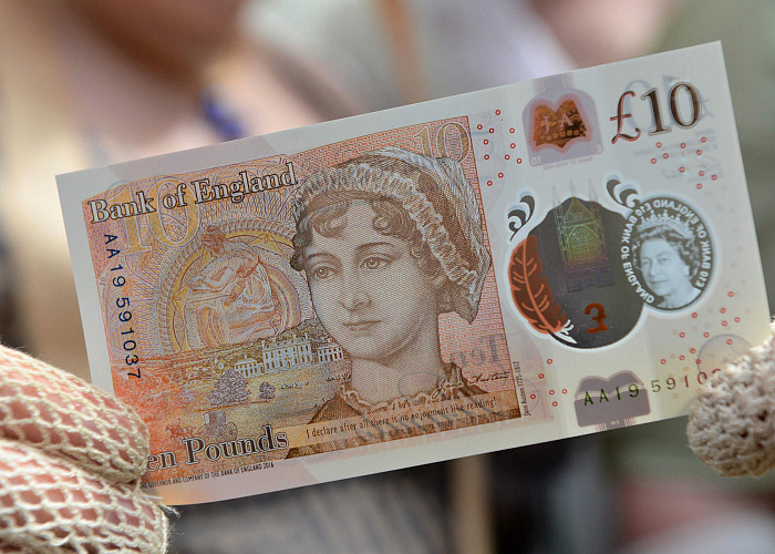 Банк Англии выпустил в обращение пластиковые банкноты в 10 фунтов 