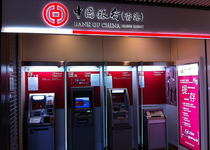 Рынок банкоматов под угрозой: спрос на наличные в Китае впервые падает