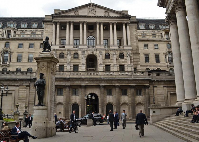 Банк Англии продолжит выпускать банкноты из животного жира 