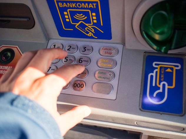 Бесконтактные банкоматы заработали во всей сети Русского Стандарта