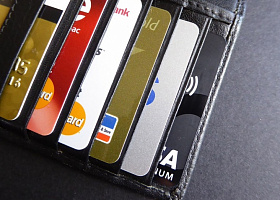 Эксперты выяснили, почему россияне допускают просрочки платежей по кредитным картам