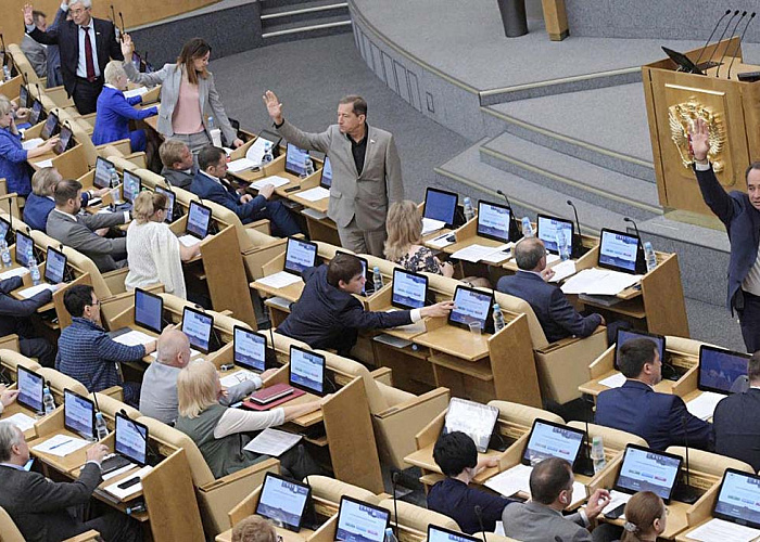 Госдума рассмотрит законопроект об отмене "банковского роуминга"