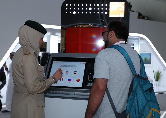 Полиция Дубая представила мобильные решения для безопасности граждан