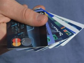 НБКИ: в январе-апреле банки выдали на 24% больше кредитных карт