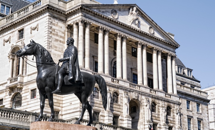 Банк Англии сохранил базовую ставку. Каковы причины?