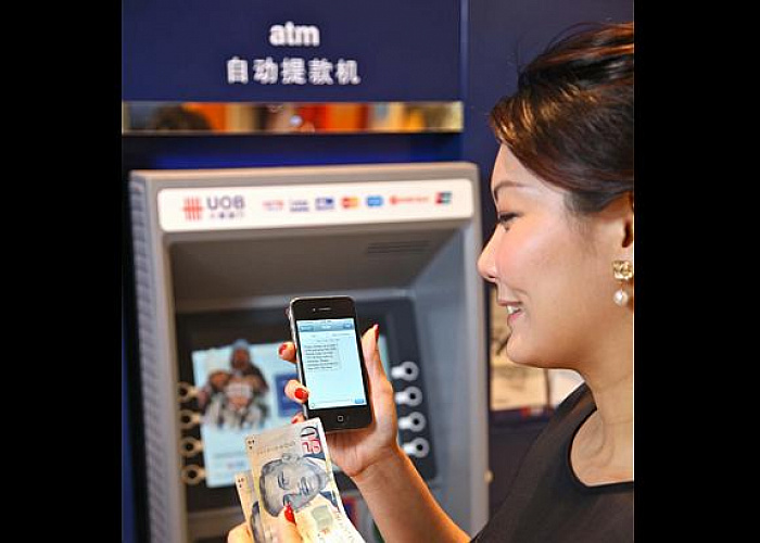 В Сингапуре можно снять деньги в АТМ без карты