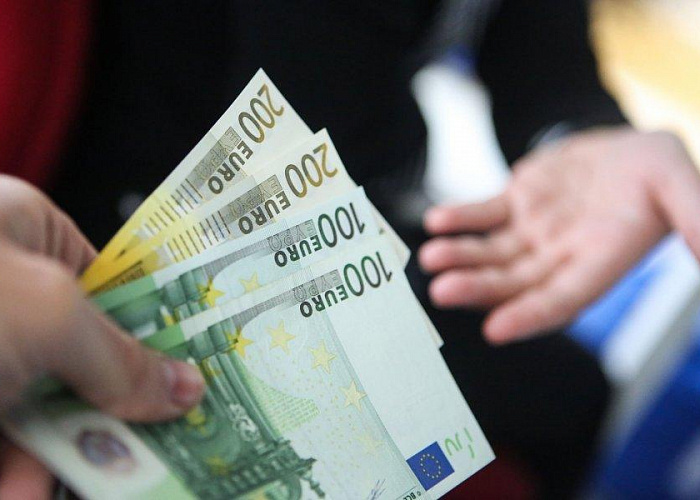 Банк Русский Стандарт изучил спрос на валюту после новогодних праздников