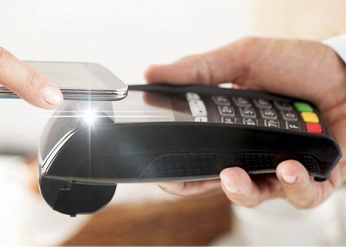 Сбербанк и Mastercard запустят бесконтактную оплату в одно касание к смартфону