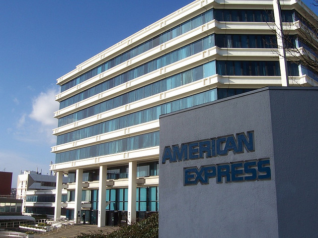 Квартальная прибыль American Express выросла на 8% - рис.1